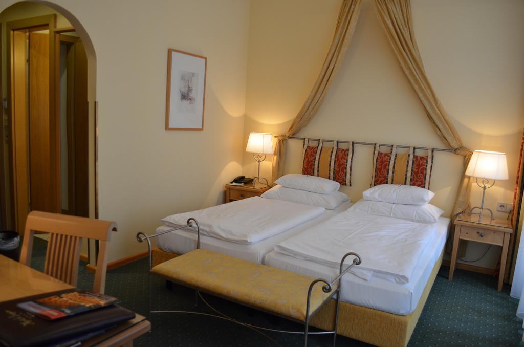 Hotel Jaeger - Family Tradition Since 1911 Vienne Extérieur photo