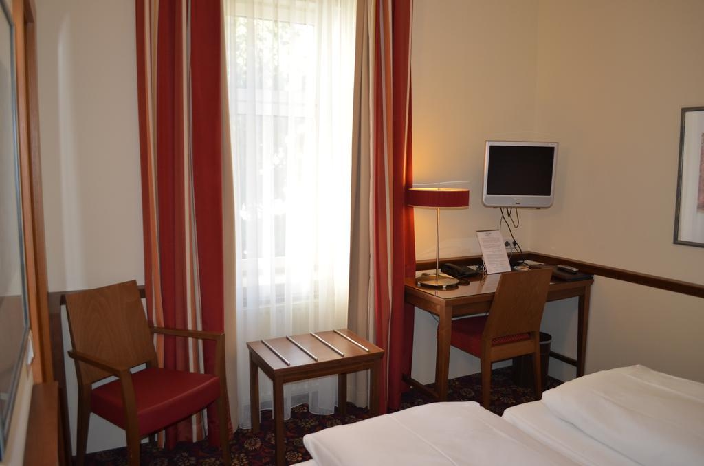 Hotel Jaeger - Family Tradition Since 1911 Vienne Extérieur photo